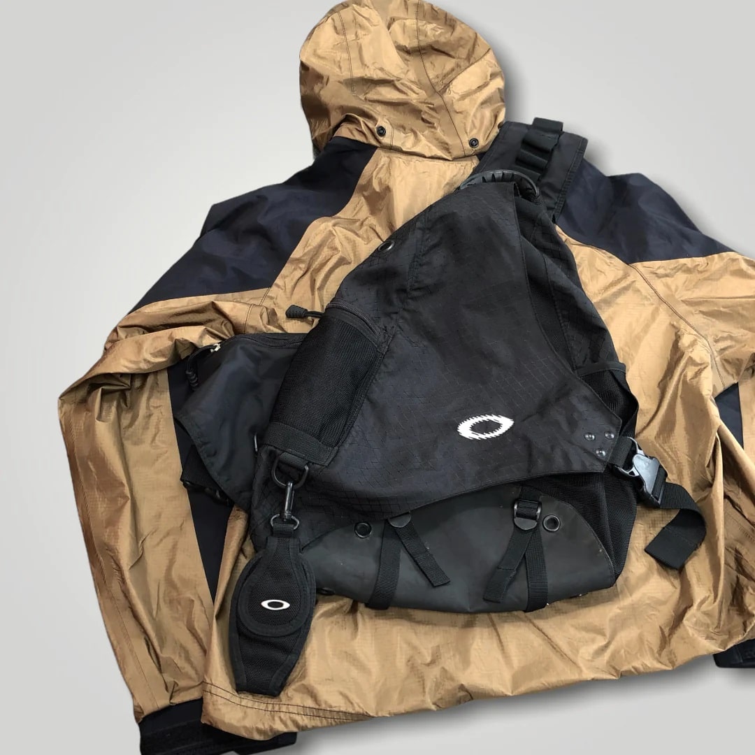 Vintage Oakley Sandbag Sling Tactical Bag Software Icon Backpack 13-451 | Black